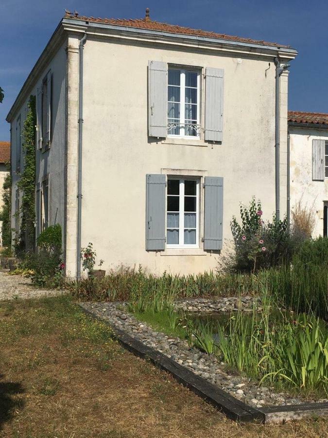 Hotel Tilleuls Et Bambous Saint-Sauveur-d'Aunis Exterior foto