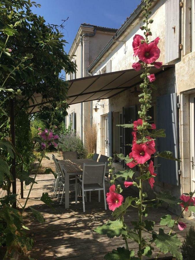 Hotel Tilleuls Et Bambous Saint-Sauveur-d'Aunis Exterior foto